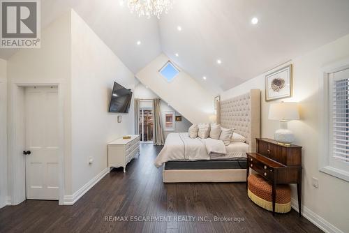 11 Catherine Avenue, Aurora, ON - Indoor Photo Showing Bedroom