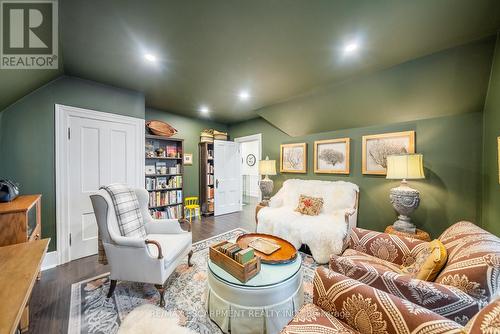 11 Catherine Avenue, Aurora, ON - Indoor Photo Showing Living Room