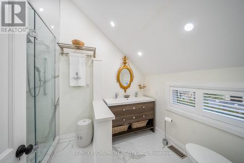 11 Catherine Avenue, Aurora, ON - Indoor Photo Showing Bathroom