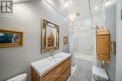 11 Catherine Avenue, Aurora, ON - Indoor Photo Showing Bathroom