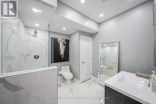 11 Catherine Avenue, Aurora, ON - Indoor Photo Showing Bathroom