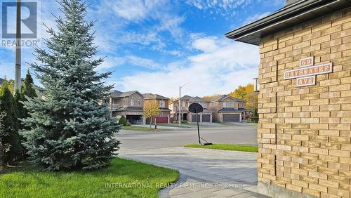 69 Bayswater Avenue, Richmond Hill, ON - Outdoor