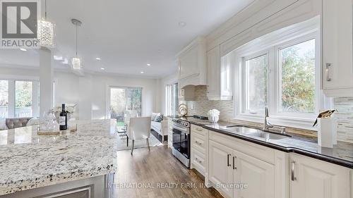 69 Bayswater Avenue, Richmond Hill, ON - Indoor Photo Showing Kitchen With Double Sink With Upgraded Kitchen