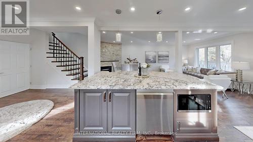 69 Bayswater Avenue, Richmond Hill, ON - Indoor Photo Showing Kitchen With Upgraded Kitchen