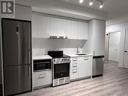 503 - 195 Commerce Street, Vaughan, ON - Indoor Photo Showing Kitchen