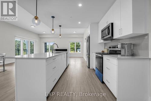 211 - 121 Mary Street, Clearview, ON - Indoor Photo Showing Kitchen With Upgraded Kitchen