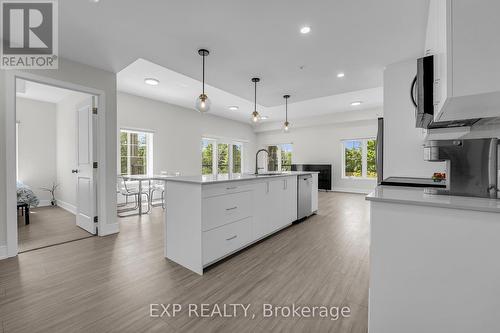 211 - 121 Mary Street, Clearview, ON - Indoor Photo Showing Kitchen