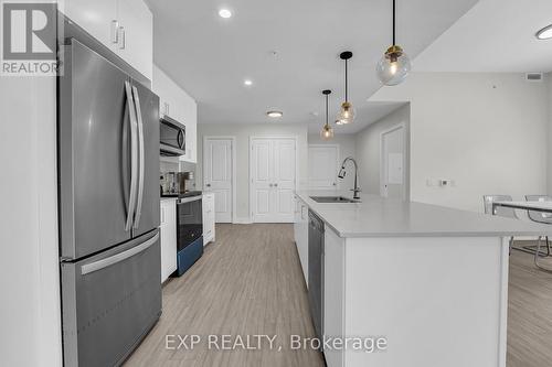 211 - 121 Mary Street, Clearview, ON - Indoor Photo Showing Kitchen With Upgraded Kitchen