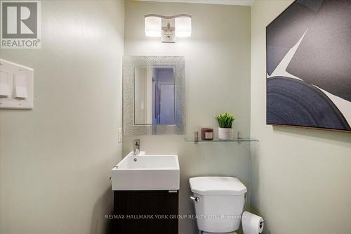 25 Windhill Crescent, Toronto, ON - Indoor Photo Showing Bathroom