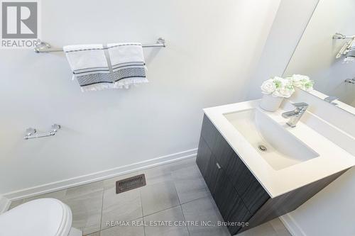 211 Fowley Drive, Oakville, ON - Indoor Photo Showing Bathroom