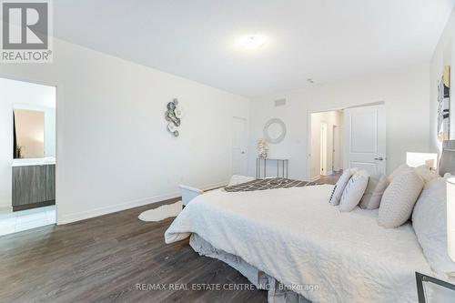 211 Fowley Drive, Oakville, ON - Indoor Photo Showing Bedroom