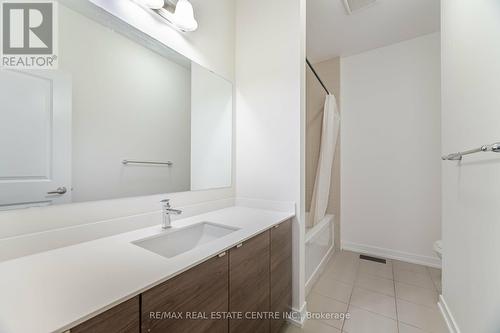 211 Fowley Drive, Oakville, ON - Indoor Photo Showing Bathroom