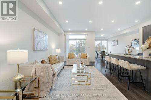 211 Fowley Drive, Oakville, ON - Indoor Photo Showing Living Room