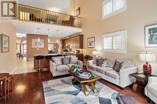 10 - 1010 Cristina Court, Mississauga, ON - Indoor Photo Showing Living Room