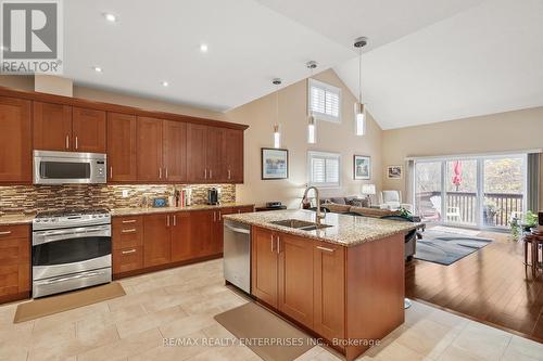 10 - 1010 Cristina Court, Mississauga, ON - Indoor Photo Showing Kitchen With Double Sink With Upgraded Kitchen