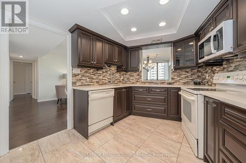 805 - 1240 Marlborough Court, Oakville, ON - Indoor Photo Showing Kitchen With Upgraded Kitchen