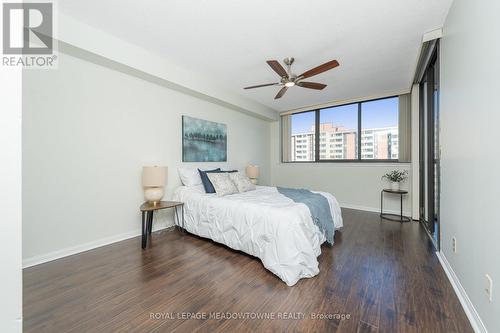 805 - 1240 Marlborough Court, Oakville, ON - Indoor Photo Showing Bedroom