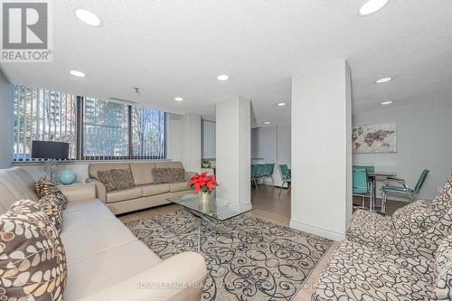 805 - 1240 Marlborough Court, Oakville, ON - Indoor Photo Showing Living Room