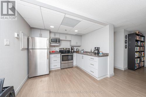 805 - 1240 Marlborough Court, Oakville, ON - Indoor Photo Showing Kitchen