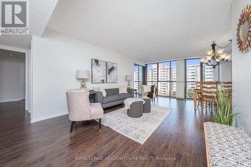 805 - 1240 Marlborough Court, Oakville, ON - Indoor Photo Showing Living Room