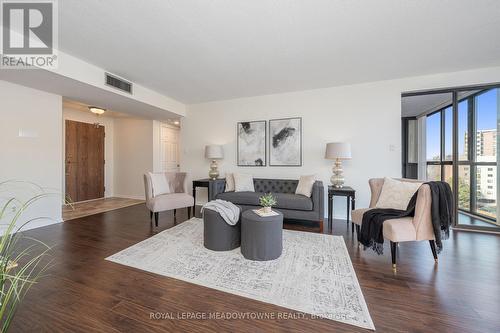 805 - 1240 Marlborough Court, Oakville, ON - Indoor Photo Showing Living Room