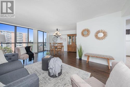 805 - 1240 Marlborough Court, Oakville, ON - Indoor Photo Showing Living Room