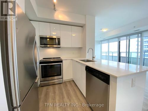 3615 - 30 Shore Breeze Drive, Toronto, ON - Indoor Photo Showing Kitchen With Upgraded Kitchen