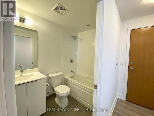 3615 - 30 Shore Breeze Drive, Toronto, ON - Indoor Photo Showing Bathroom