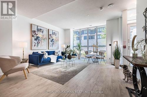 Th104 - 70 Annie Craig Drive, Toronto, ON - Indoor Photo Showing Living Room