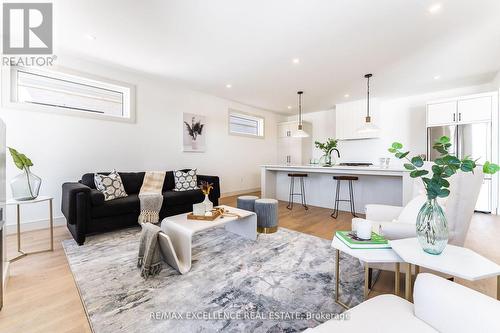 73 Trailview Drive, Tillsonburg, ON - Indoor Photo Showing Living Room