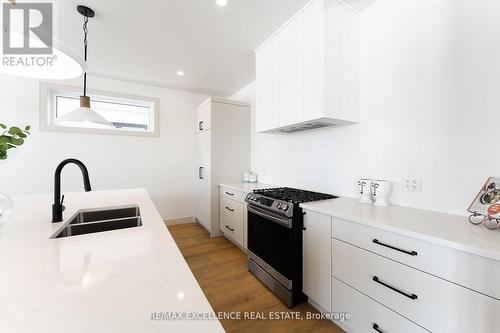 73 Trailview Drive, Tillsonburg, ON - Indoor Photo Showing Kitchen With Double Sink With Upgraded Kitchen