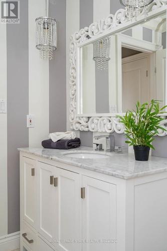 35 Holkham Avenue, Hamilton, ON - Indoor Photo Showing Bathroom