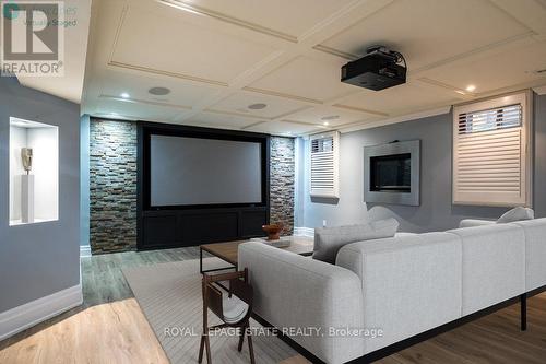 35 Holkham Avenue, Hamilton, ON - Indoor Photo Showing Living Room