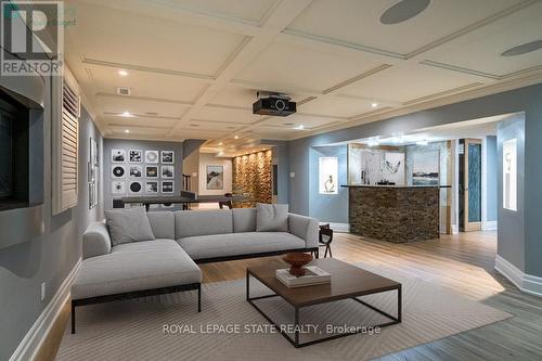 35 Holkham Avenue, Hamilton, ON - Indoor Photo Showing Living Room