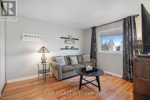 1889 Des Epinettes Avenue, Ottawa, ON - Indoor Photo Showing Living Room