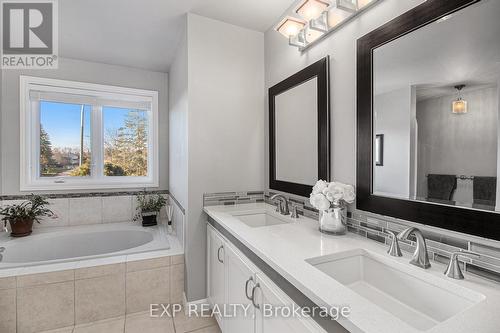 1889 Des Epinettes Avenue, Ottawa, ON - Indoor Photo Showing Bathroom