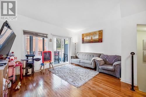 28 - 799 Montreal Road, Ottawa, ON - Indoor Photo Showing Living Room