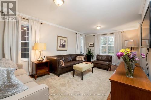 128-130 Main Street S, Halton Hills, ON - Indoor Photo Showing Living Room