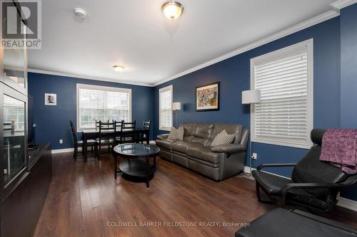 128-130 Main Street S, Halton Hills, ON - Indoor Photo Showing Living Room