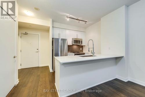 3609 - 4011 Brickstone Mews, Mississauga, ON - Indoor Photo Showing Kitchen With Upgraded Kitchen