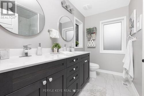 80 Chambery Street, Bracebridge, ON - Indoor Photo Showing Bathroom