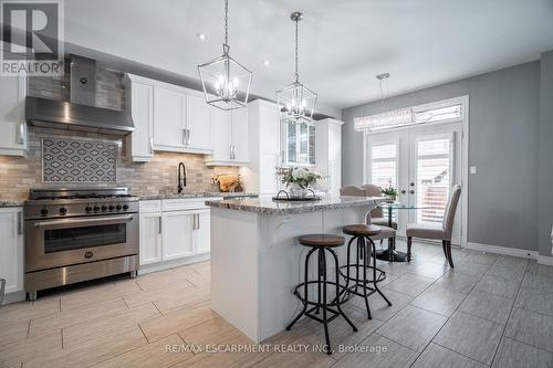 97 Chartwell Circle, Hamilton, ON - Indoor Photo Showing Kitchen With Upgraded Kitchen