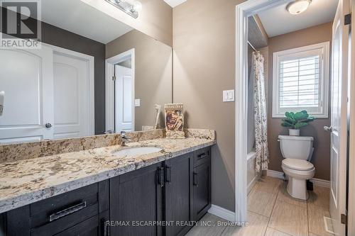 97 Chartwell Circle, Hamilton, ON - Indoor Photo Showing Bathroom