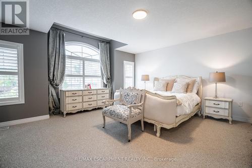 97 Chartwell Circle, Hamilton, ON - Indoor Photo Showing Bedroom