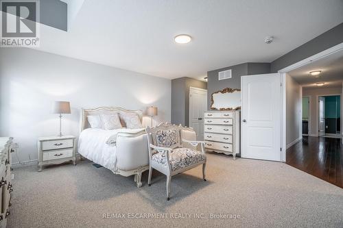 97 Chartwell Circle, Hamilton, ON - Indoor Photo Showing Bedroom