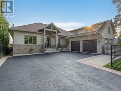 4086 HICKORY DRIVE  Mississauga, ON L4W 1K9