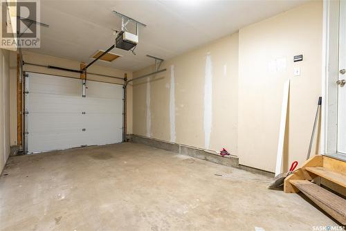 21 207 Keevil Way, Saskatoon, SK - Indoor Photo Showing Garage