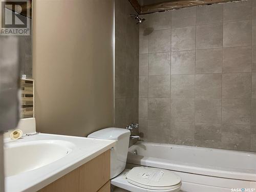 205 522 X Avenue S, Saskatoon, SK - Indoor Photo Showing Bathroom