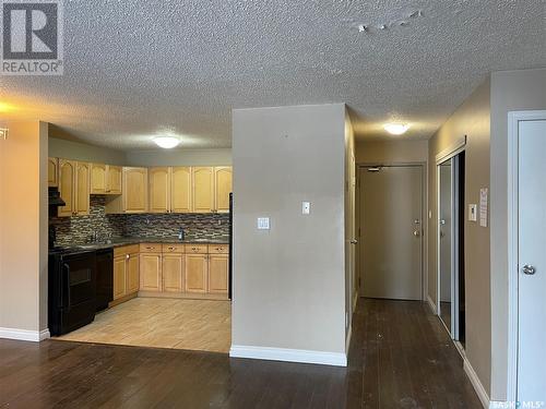 205 522 X Avenue S, Saskatoon, SK - Indoor Photo Showing Kitchen