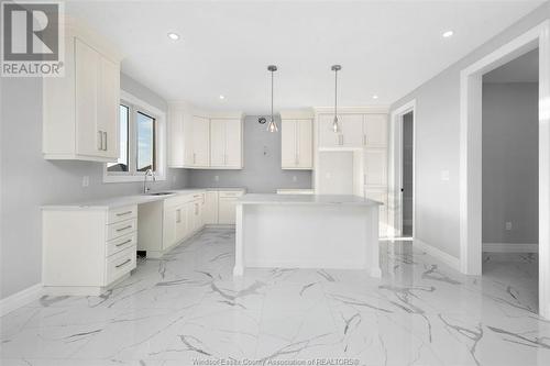 221 Cowan Court, Amherstburg, ON - Indoor Photo Showing Kitchen